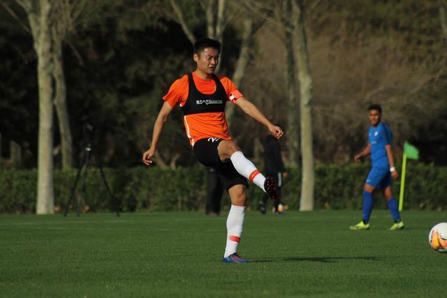 莱斯特城4-0大胜布罗姆利，连赢两场重回英甲中游